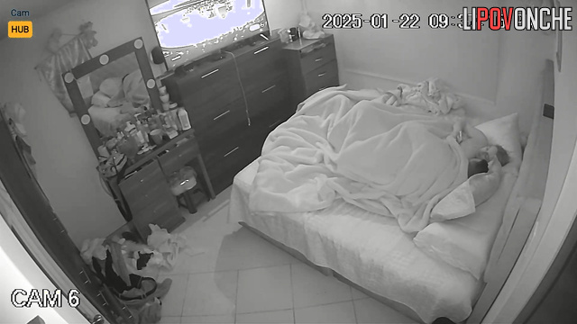Chubby girl feels herself confident while jumping on his cock [dirty couple]