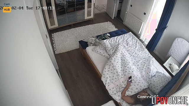 Lady enjoying funny pussy game under the warm blanket