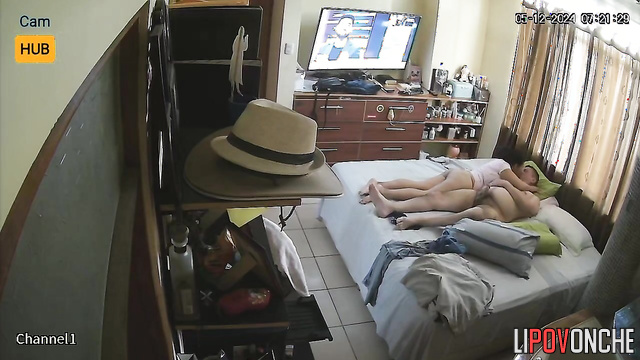 Chubby couple wants to cum instead of tv watching