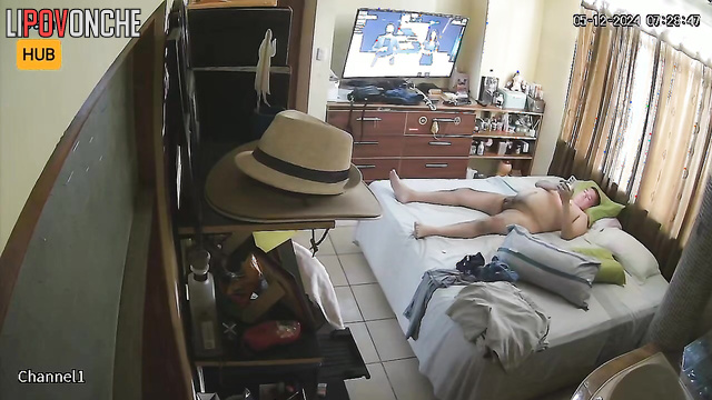 Chubby couple wants to cum instead of tv watching