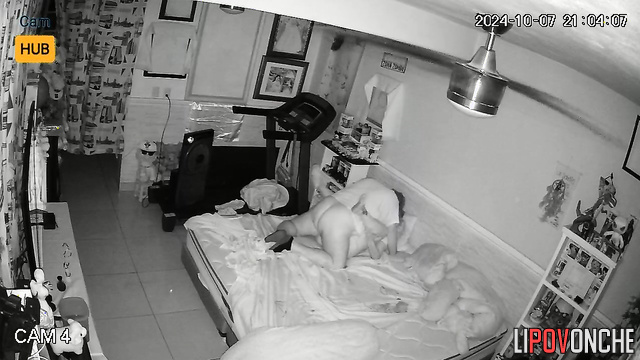 Tattooed guy with fat pubis taesing his girlfriend in the bed