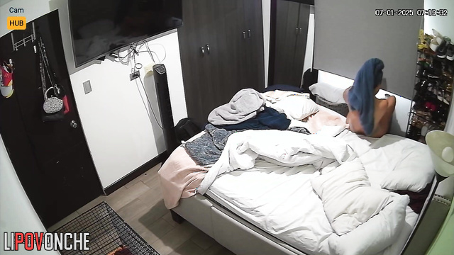 Come to see daily routine of sexy woman with big ass and her chubby boyfriend to get horny
