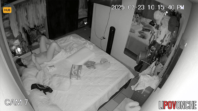 A seductive Costa Rican woman brought herself to orgasm while chatting with her lover