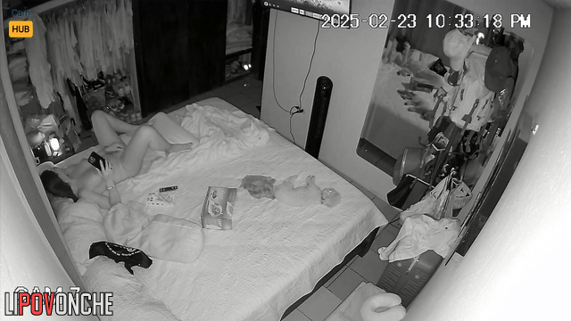 A seductive Costa Rican woman brought herself to orgasm while chatting with her lover