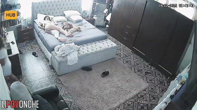 Big ass massage session for a chubby Bolivian girl