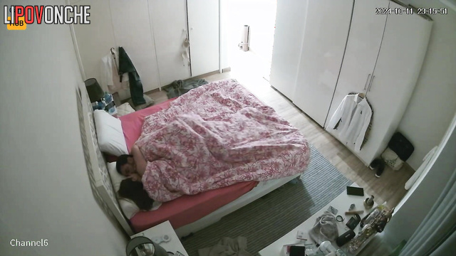 Hidden camera: Arab family having fun in bed before going for a walk