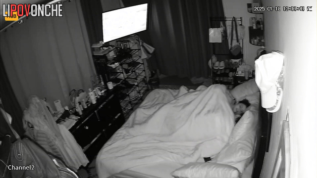 Bearded Mexican husband has fun in bed with his fat pregnant wife