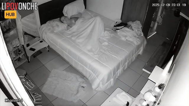 Brunette still didn't realize she was being filmed (masturbation tape)