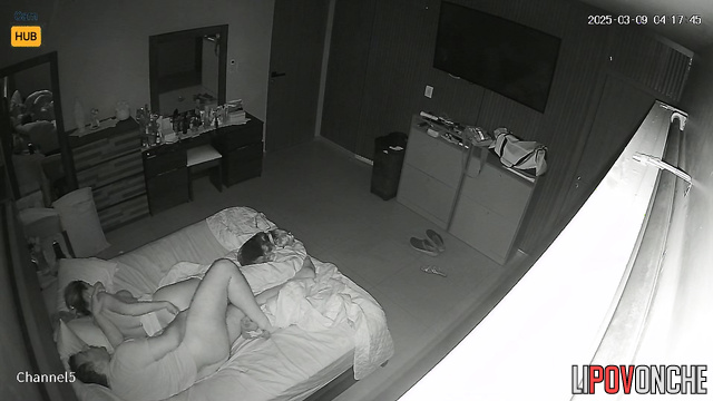 This married couple knows how to fuck right [bedroom camera]