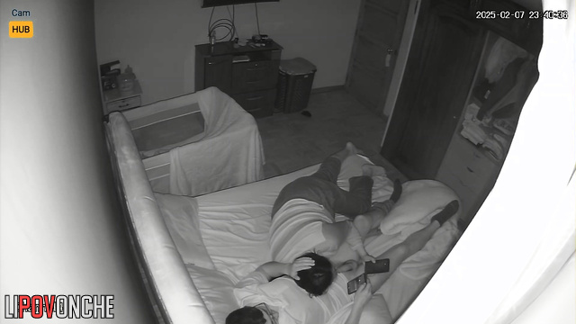 Bolivian couple found it boring to scroll their phones and started fucking