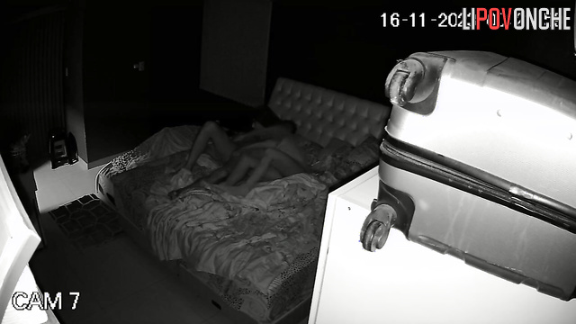 Night saw their hot passion (bedroom hidden camera)