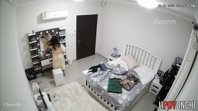 A big-assed brunette walks around naked without any qualms in front of her relatives