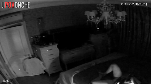 A young beauty treated herself to a morning orgasm by watching porn on her phone