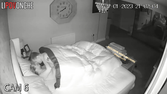 A naked, tattooed mommy sneaks up on her sleeping husband in the dark