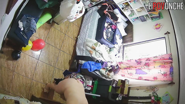 Blonde decided to leave home and now packing her clothes