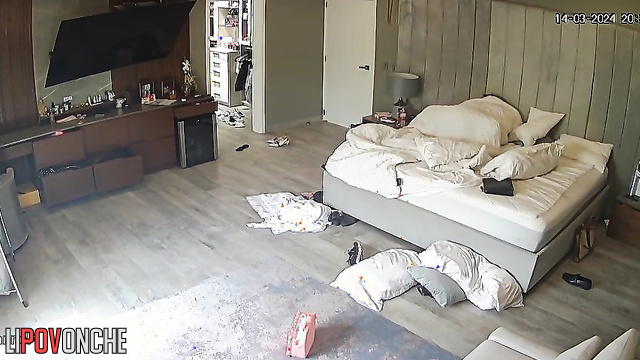 They plan to spend the whole day in bed (hidden video)