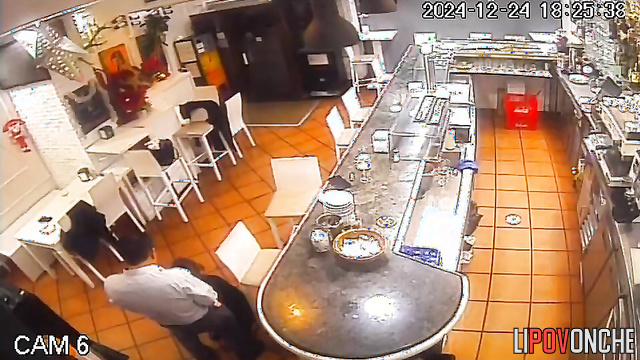 Waitress making her boss blowjob in a closed restaurant