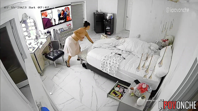 A fat milf with a big butt stripped completely naked in preparation for the meeting