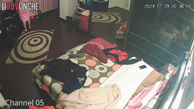 Now everyone is watching her evening routine / home video