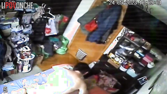Big blonde got her first rectal orgasm / spy camera