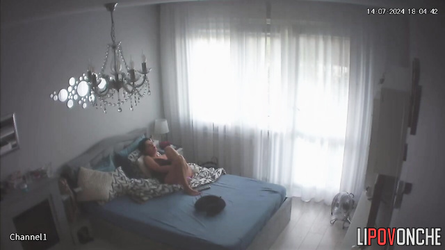 Brunette enjoys being alone with a sex toy / hot solo