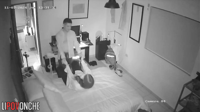 Their sex always starts with cunnilingus - spy cam