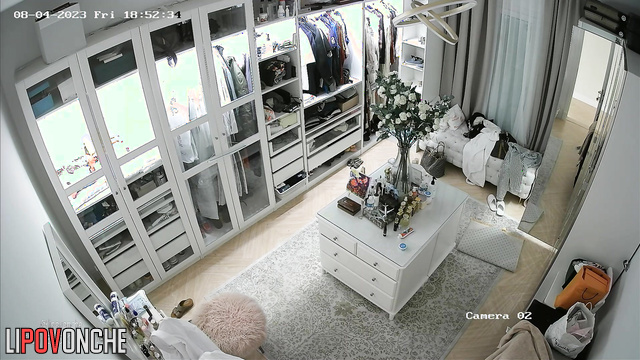 Luxury life of arabic couple - they are getting dressed