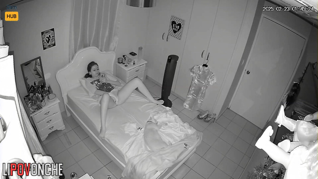 Pussy of this slim and young girl pulses from orgasm (intense pussy play)