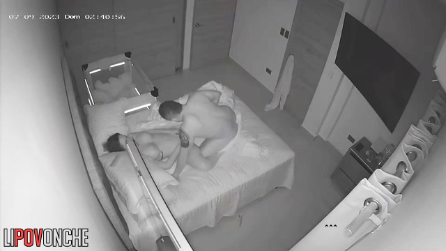 Casual talk leads to fucking pussy of this amazing girl (bedroom sex)
