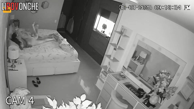 Guy really enjoying her dirty vagina / bedroom video
