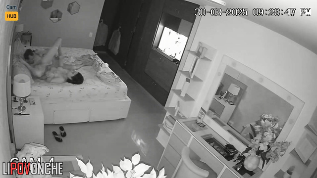 Guy really enjoying her dirty vagina / bedroom video