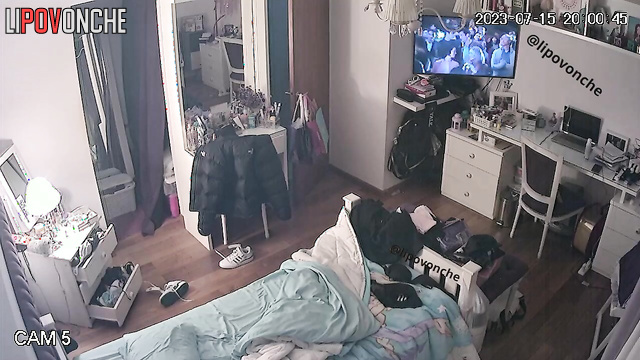 Boyfriend didn't tell her and installed a camera in her room