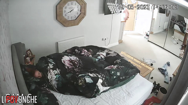 The husband quickly undresses and pounces on his wife to fuck her