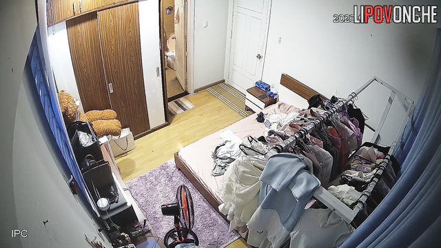 Asian husband made his wife happy on the bed, spy cam