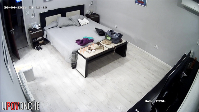 This couple started fucking as soon as they got to the bed