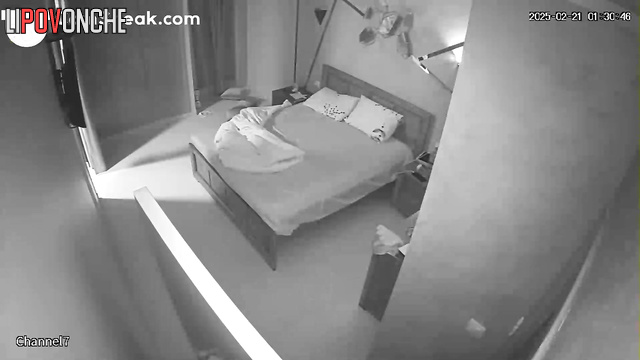 Her chubby body drives his crazy, watch this secret video