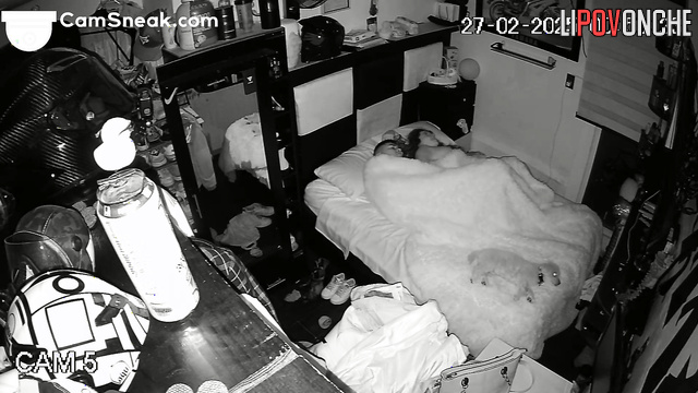 Brunette sucked him hot and then jumped on his cock