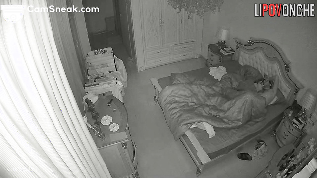 Guy sat on her face and she sucked him, bedroom video