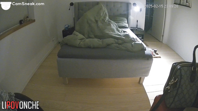 He covered himself with a blanket and gave her cunni