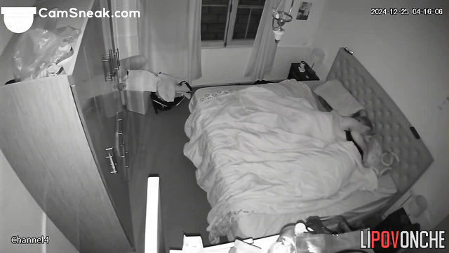 Old fart licking her sere clit - home hidden camera