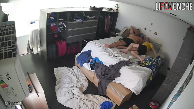 Young people are never bored together, hidden video