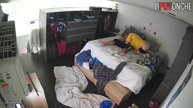 Young people are never bored together, hidden video