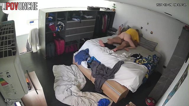 Young people are never bored together, hidden video
