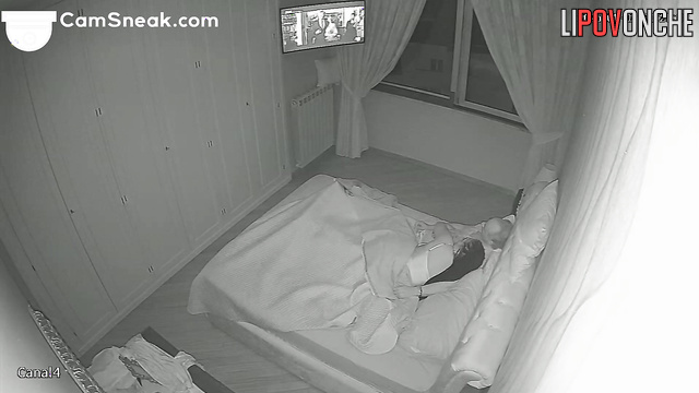 Long-haired bitch serving an old fart, hidden camera