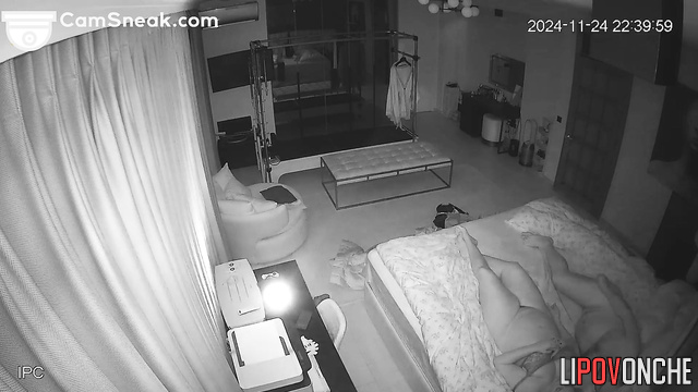 Big beauty woman enjoying fuck in missionary right now
