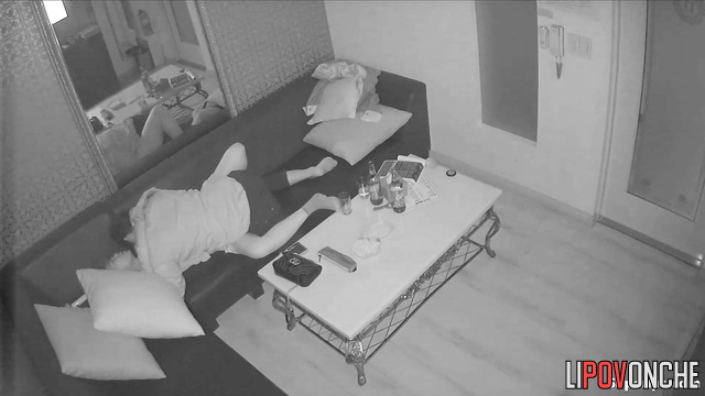 An aroused Korean couple chose a karaoke room for hot lovemaking
