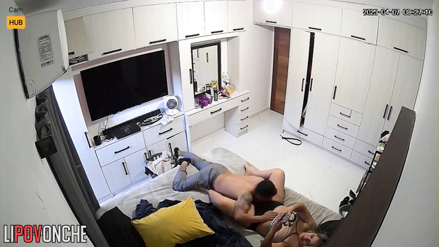 Chubby blonde's foot massage turned into a luxurious cunnilingus with orgasm