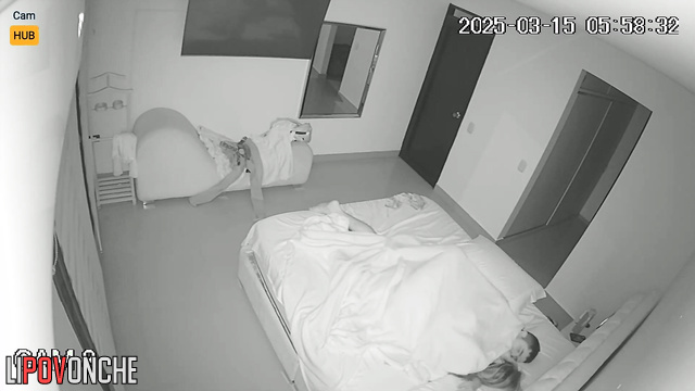 They can kiss for a long time in bed, home hidden video