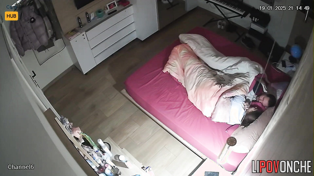Boyfriend and girlfriend wanna cum at the same time tonight