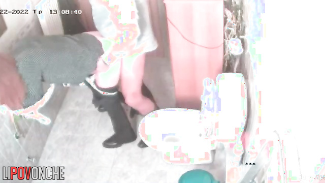 A chance meeting in the toilet turned into wild sex